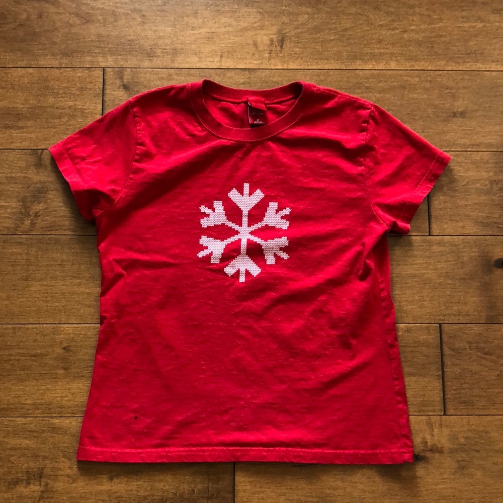 Snowflake t-shirt red short sleeve size M kids